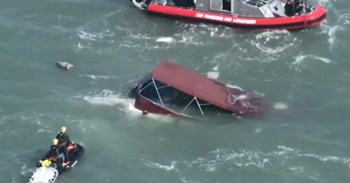 1 person dead, 3 missing after boat sinks near Alcatraz Island in San Francisco Bay