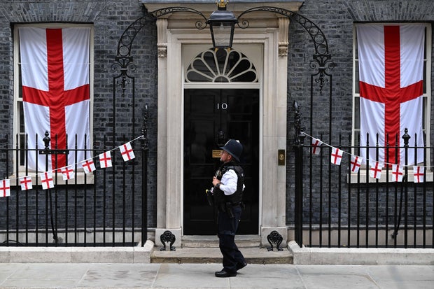 British ministers arrive at 10 Downing Street for Starmer's final cabinet meeting 