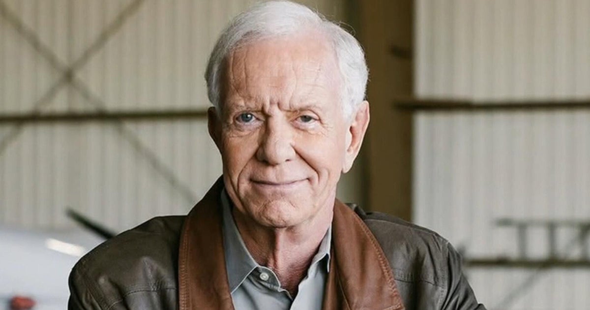 Capt. "Sully" Sullenberger, who landed passenger jet on the Hudson, diagnosed with Alzheimer's