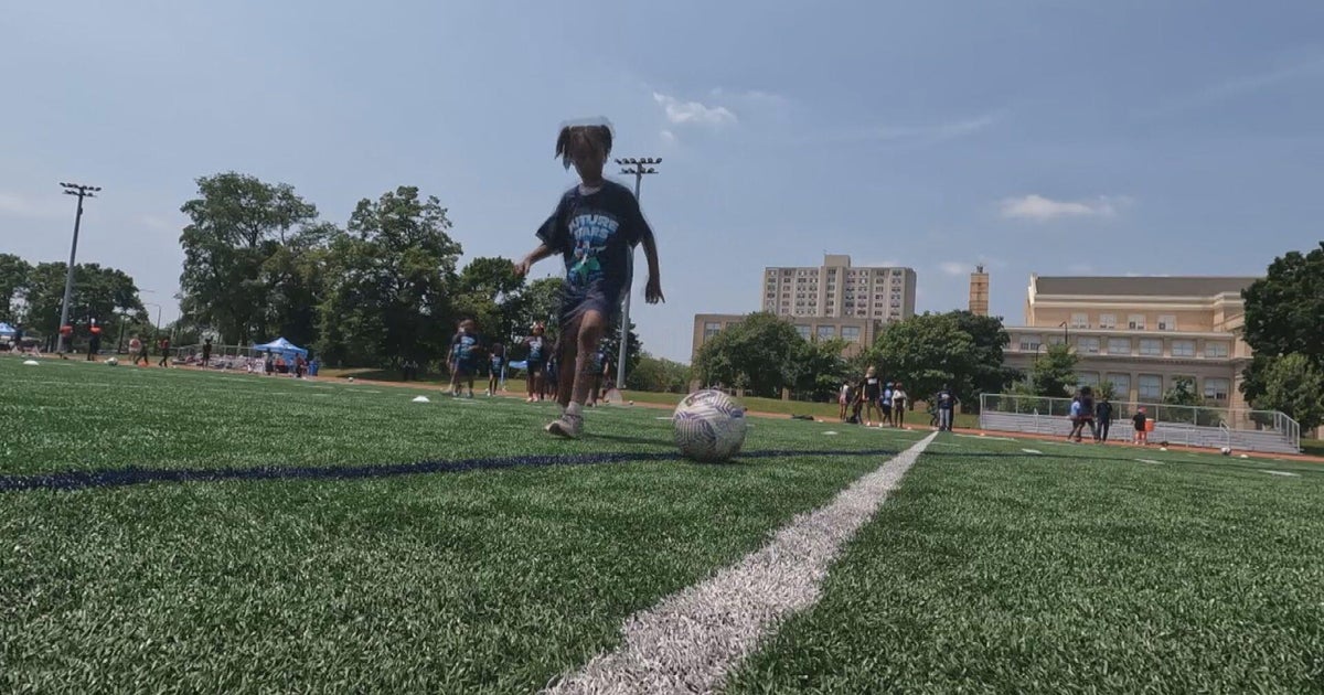 Hundreds of Chicago kids learn from pros at Future Stars soccer camp