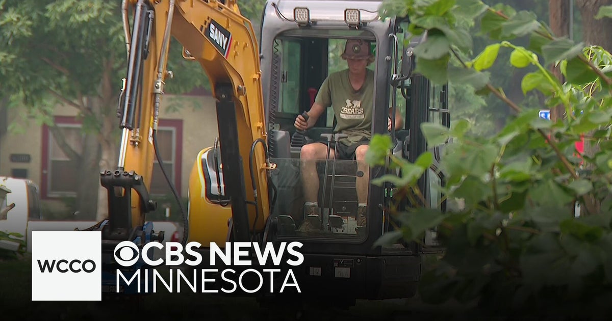 Outdoor workers urged to prioritize health as air quality worsens: 
