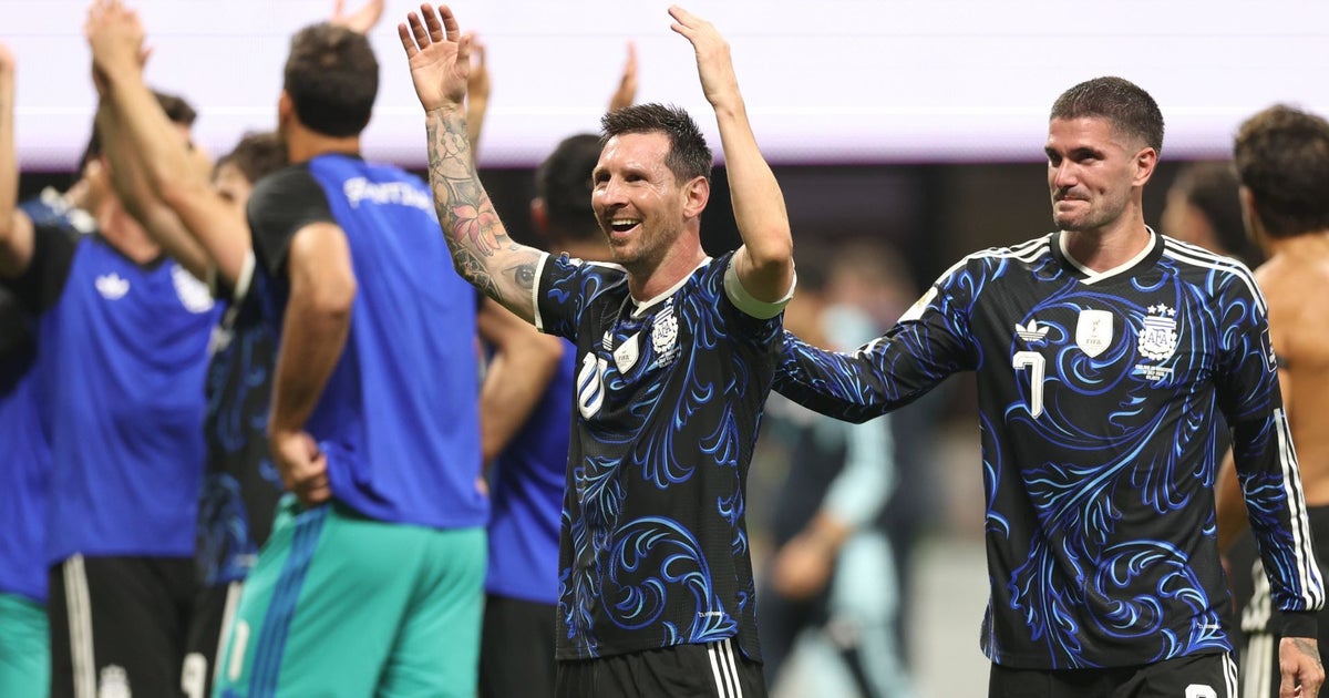 Argentina fans overjoyed as Messi lifts team to 2-1 World Cup victory over England