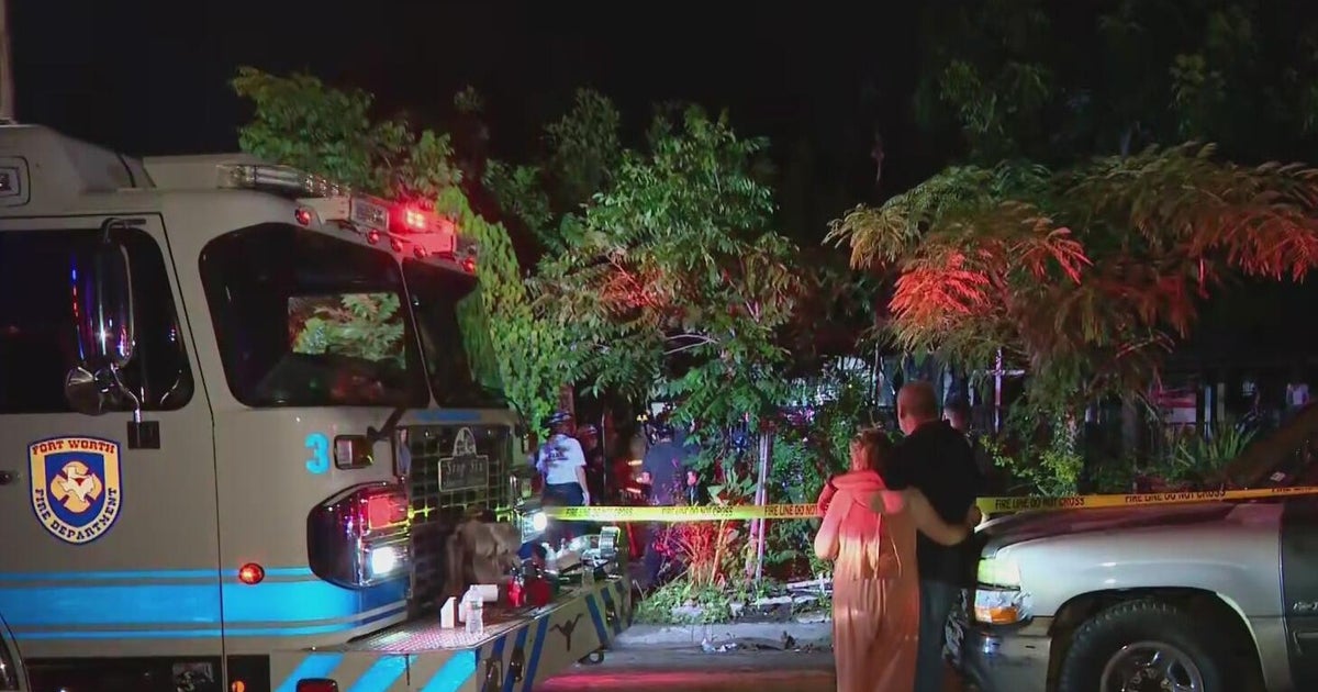 1 dead, at least least 3 hurt, including firefighters after overnight Fort Worth house fire, officials say
