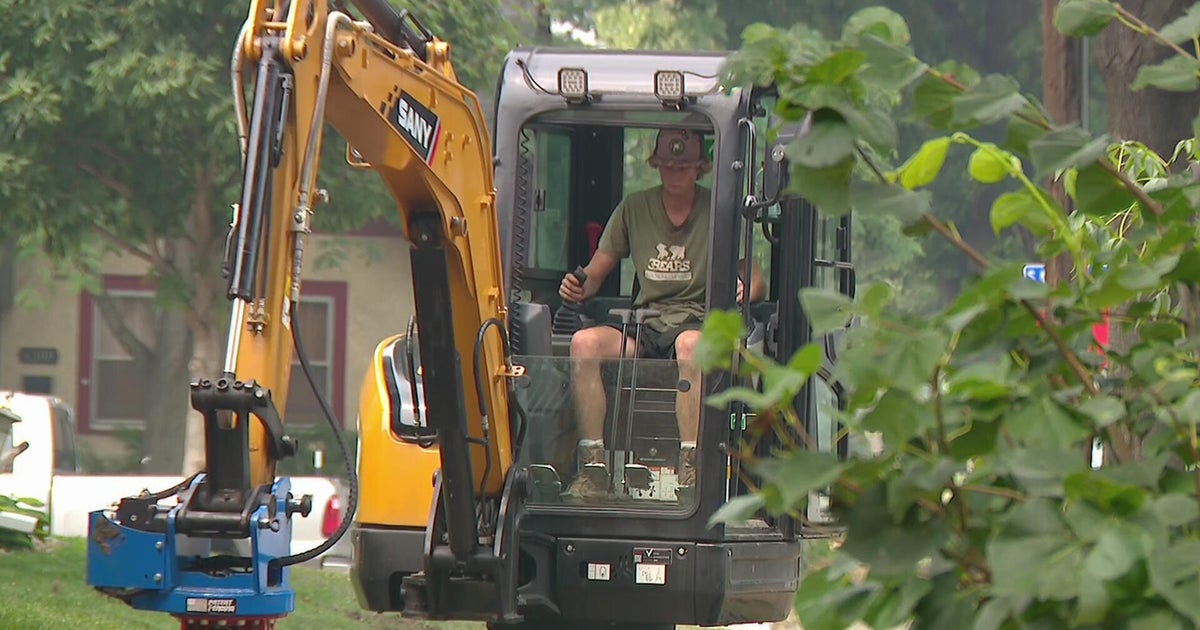 Outdoor workers urged to prioritize health as air quality worsens: “Nobody is immune to this”