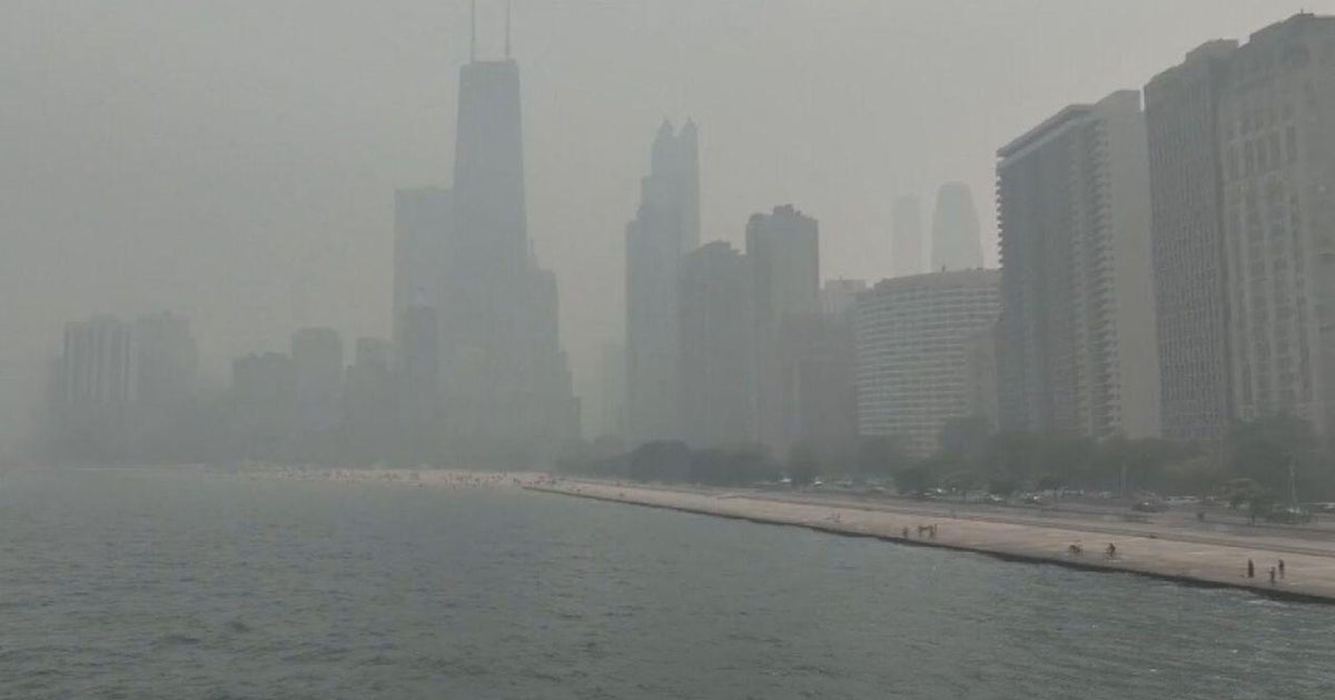 Chicagoans, visitors enjoy clear weather before wildfire smoke returns Saturday night