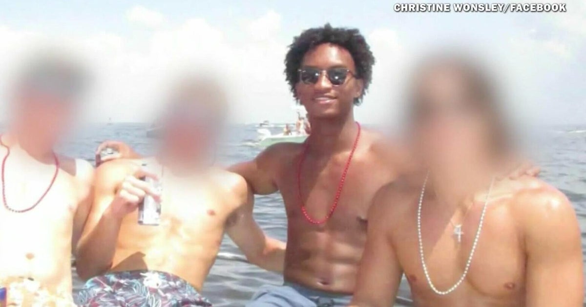 Community mourns college football player Nolan Wells after tragic Gulf Coast boat trip