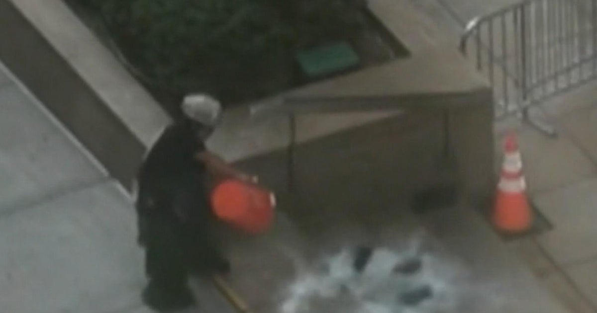 Man arrested after allegedly setting off fireworks, starting fire outside NYC federal building