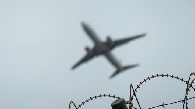 Virgin B737 Security Fence Flying 