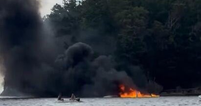 Хидросамолет се разбива, запалва се в района на Puget Sound северно от Сиатъл; всичките 11 на борда оцеляват