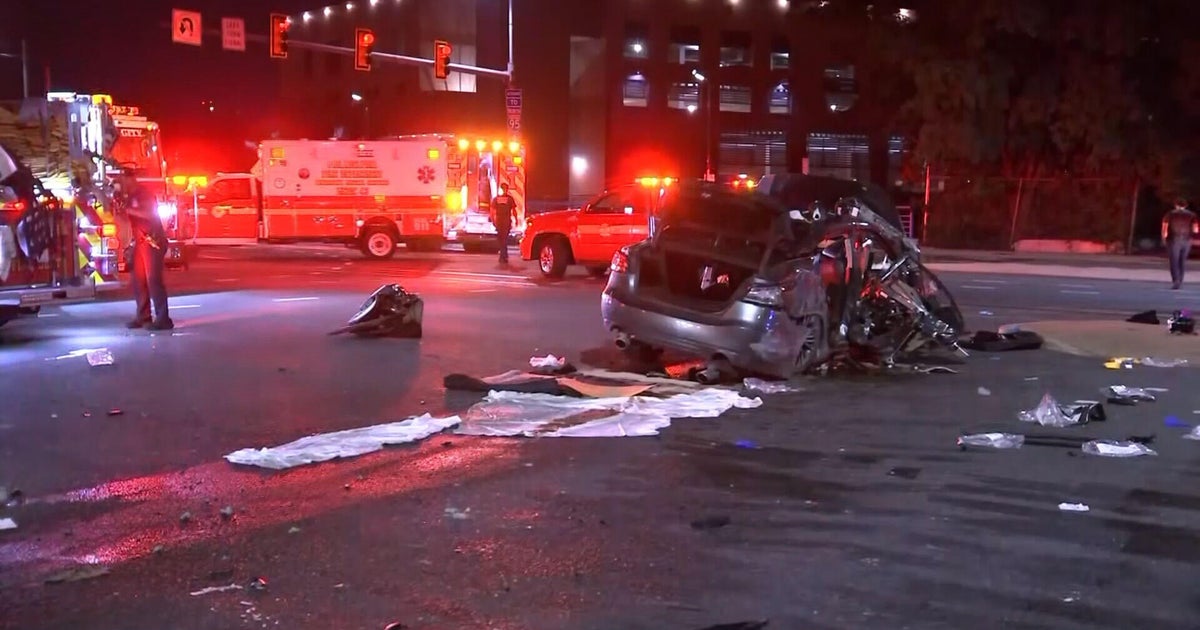 Teenager killed, five others hospitalized in car crash in South Philadelphia