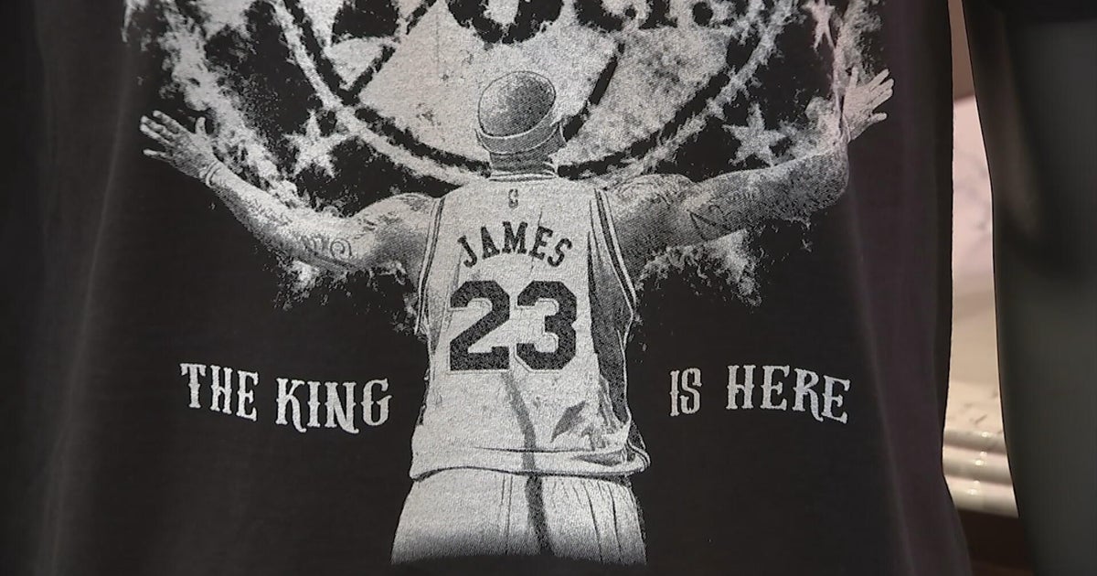 Sixers fans already stocking up on LeBron James merch at Mitchell & Ness: 