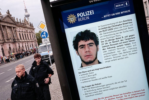 A public information screen displays a Berlin police appeal 