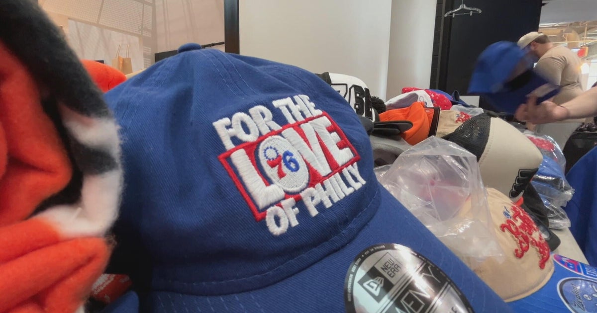 Fans take advantage of deep discounts on Philadelphia 76ers, Flyers gear at annual summer sale