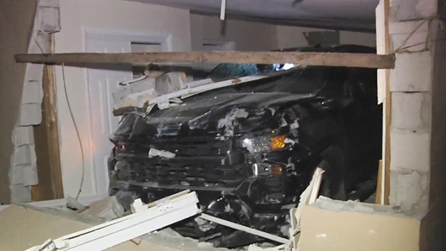 cbsmiami-lauderhill-truck-home-crash-1.jpg 