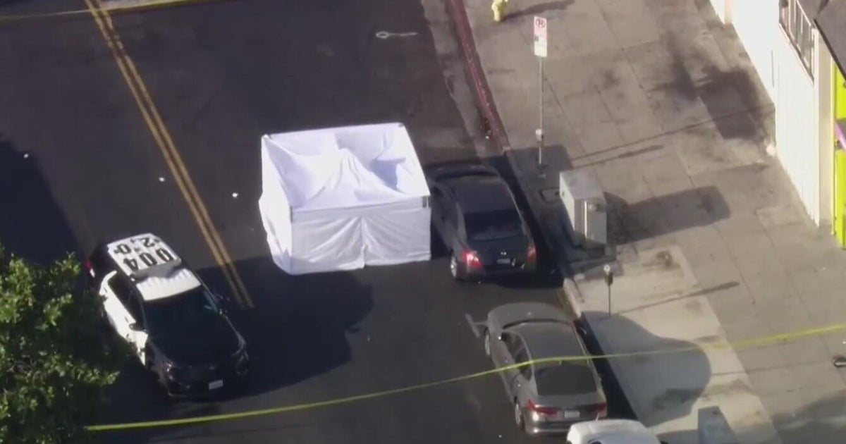 Koreatown stabbings leave 1 man dead, another injured, police search for 3 suspects
