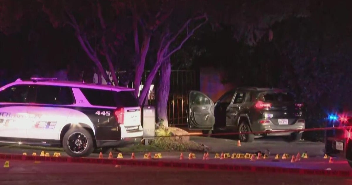 Robbery suspect shot by officers during police chase through Collin and ...