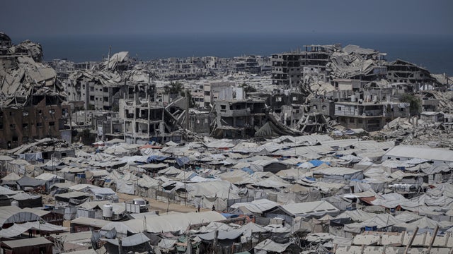 Displaced Palestinians endure extreme summer heat in Gaza 