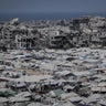 Displaced Palestinians endure extreme summer heat in Gaza 