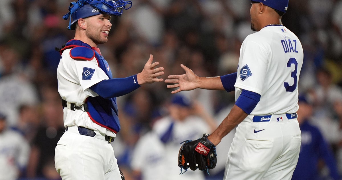 Edwin Díaz returns to earn save for the Dodgers after 85-game