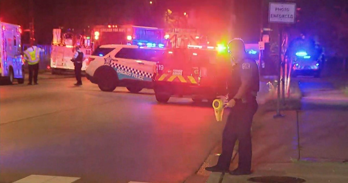 5 people, including 3 Chicago police officers and child, injured in crash on South Side