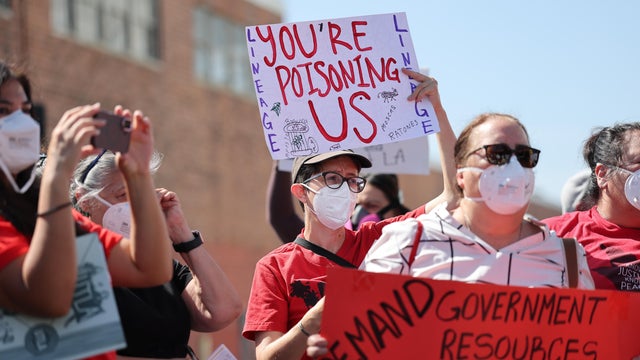 Boyle Heights residents rally against Lineage warehouse 