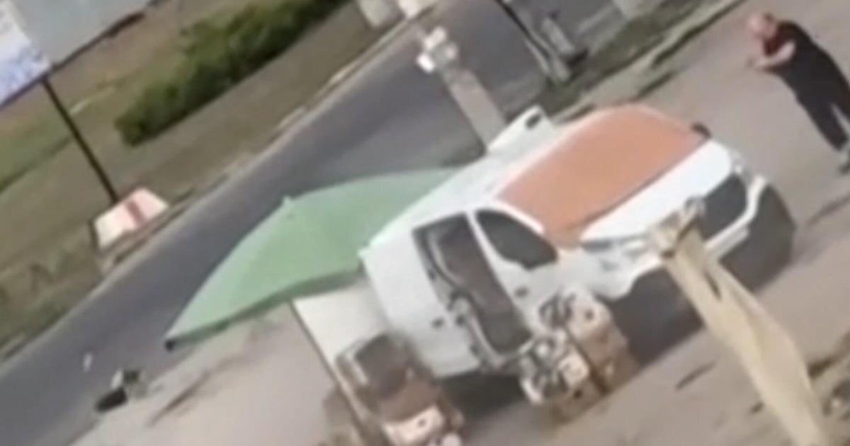 Alarming video shows Russian drone chasing Ukrainian man before exploding