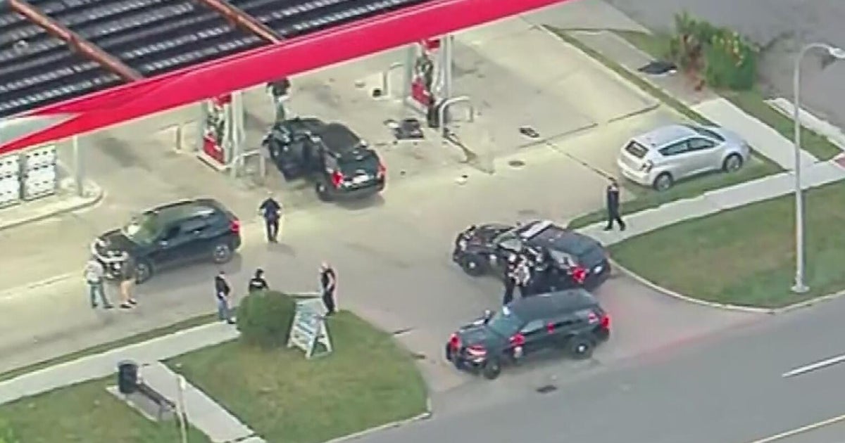 Suspect linked to car thefts shot after injuring police officer during chase in Ecorse