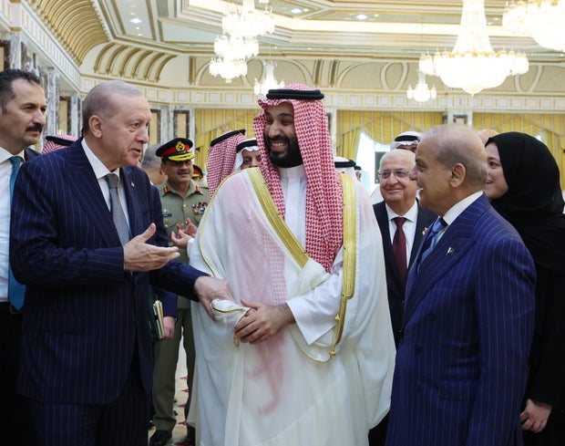 Turkiye, Saudi Arabia and Pakistan sign trilateral joint defense agreement