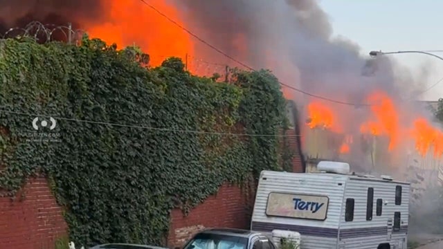 major-fire-at-junkyard-citizen-frame-211.jpg 