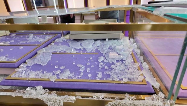 Video shows thieves storm New Jersey jewelry store armed with sledgehammers. Here's what happened next.