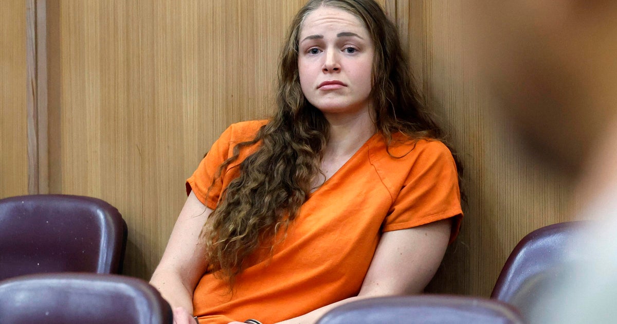 Former OnlyFans model Courtney Clenney expected to take plea deal in stabbing death of boyfriend