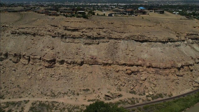 cliff.jpg 