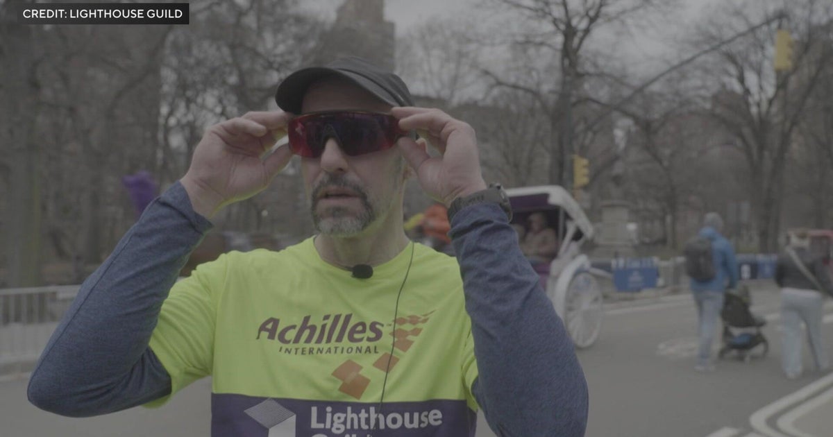 AI-powered glasses help blind people run races, navigate cities and gain independence