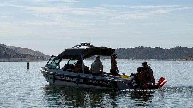 lake-san-antonio-swimmer-081126.jpg 