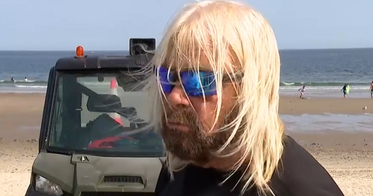 Lifeguard who escaped shark shares "frightening" encounter on Maine beach