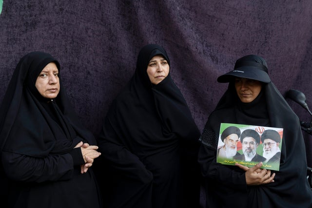 Tehran says Strait of Hormuz "under Iran's control" after Trump threatens U.S. might "keep it"; traffic slows to lowest since Aug. 5