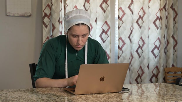 lovina-zook-on-her-macbook.jpg 
