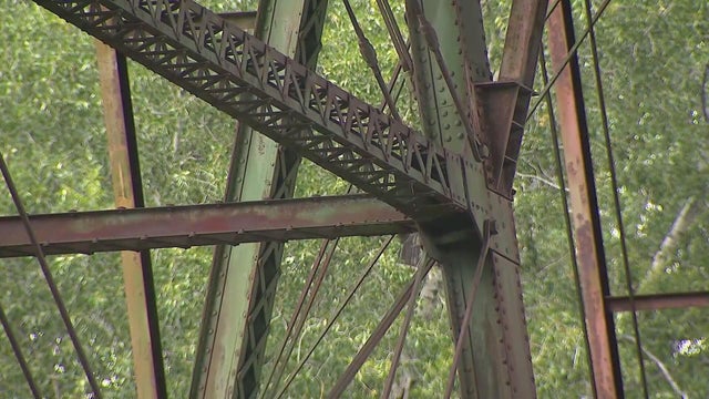 marron-creek-bridge-supports.jpg 