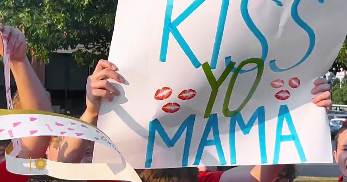 “Kiss your mom”: Freshmen at Oklahoma high school face rite of passage