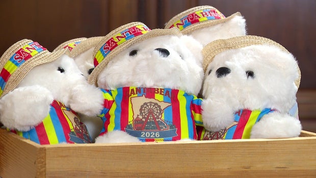6p-vo-state-fair-santa-bears-wccob3se.jpg