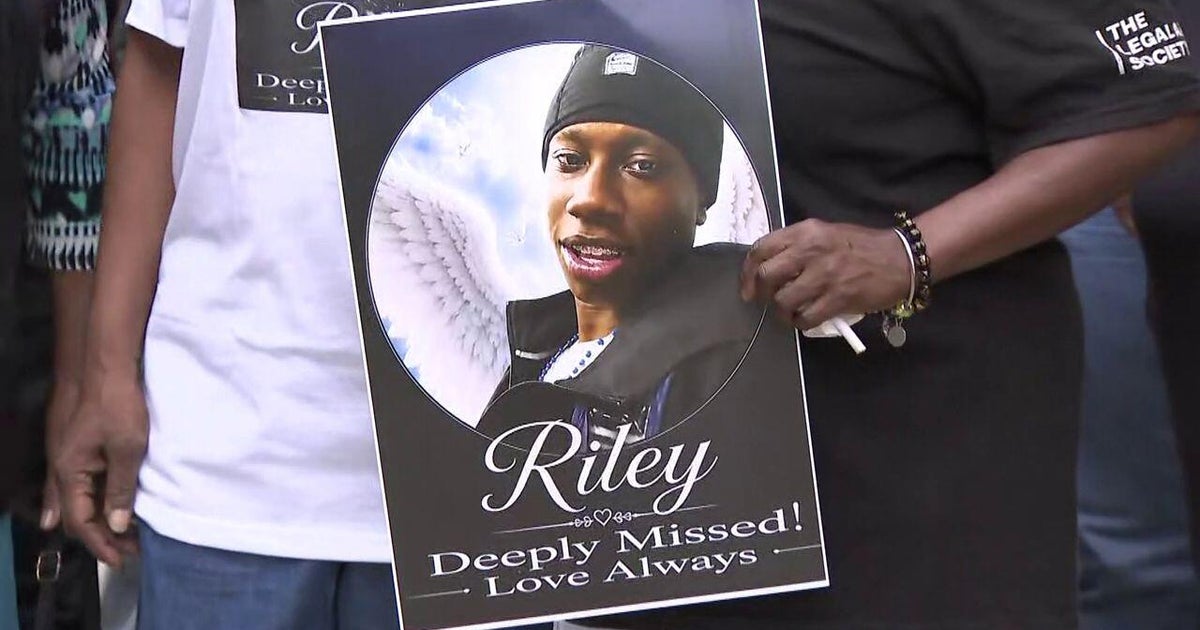 Vigil held for 15-year-old found shot to death in Bronx apartment. Here's the latest on the investigation.