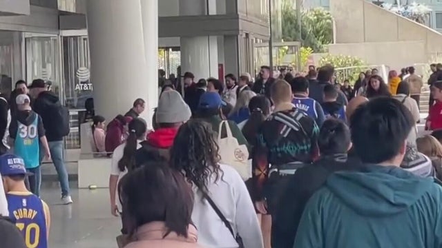 Crowd near Thrive City 