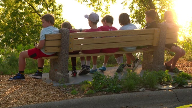 10p-pkg-merkel-bench-dedication-wccob3v2-00-01-1522.jpg 
