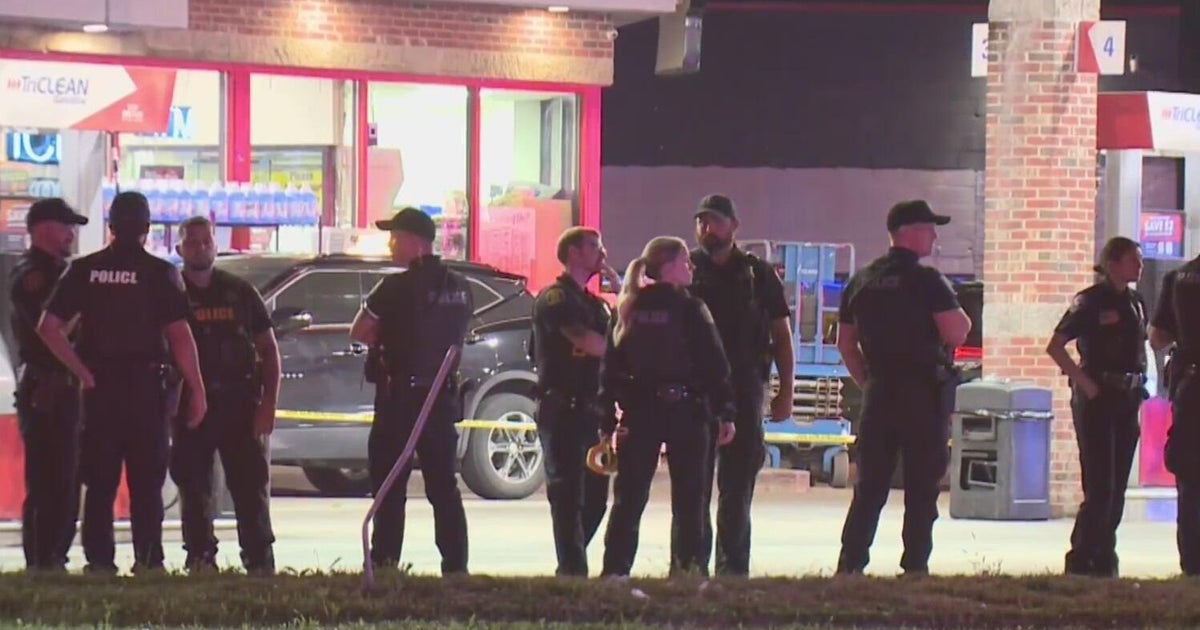 Customers recount shooting of 2 Dearborn police officers near gas station