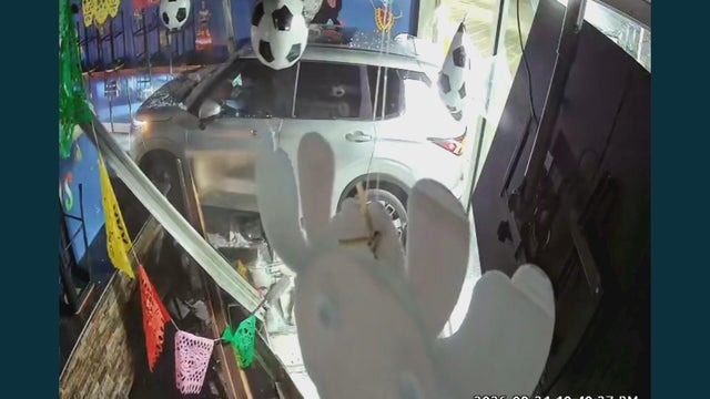 Philadelphia taqueria responds after driver crashes into restaurant: 