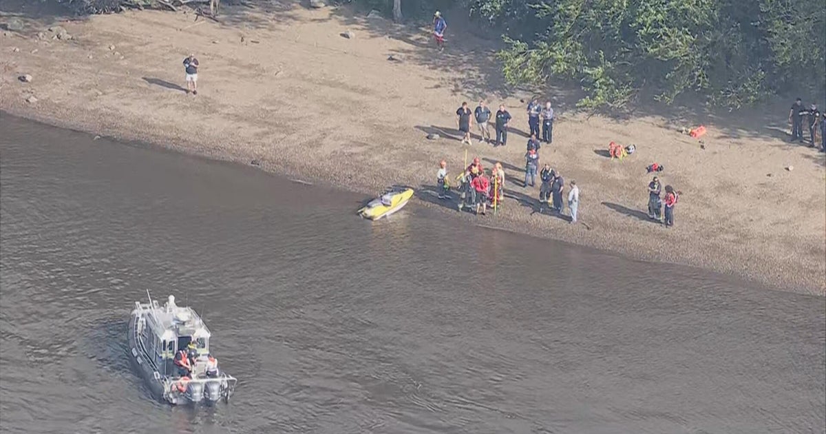 Crews search for missing woman who helped rescue girl from Delaware River in New Jersey