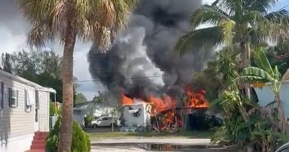 2 displaced, cat missing after massive fire tears through Fort Lauderdale mobile home