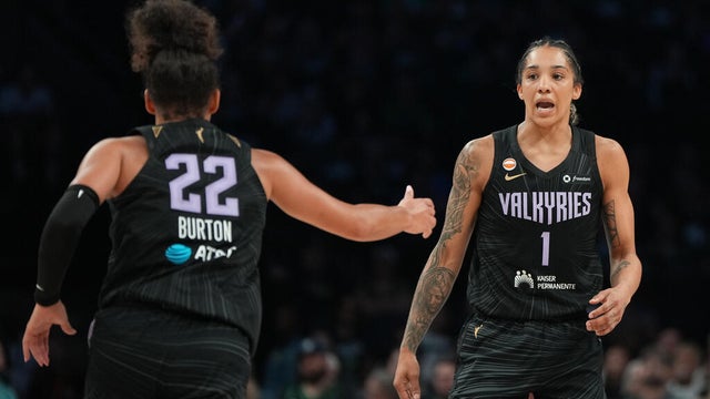 Gabby Williams,Veronica Burton 