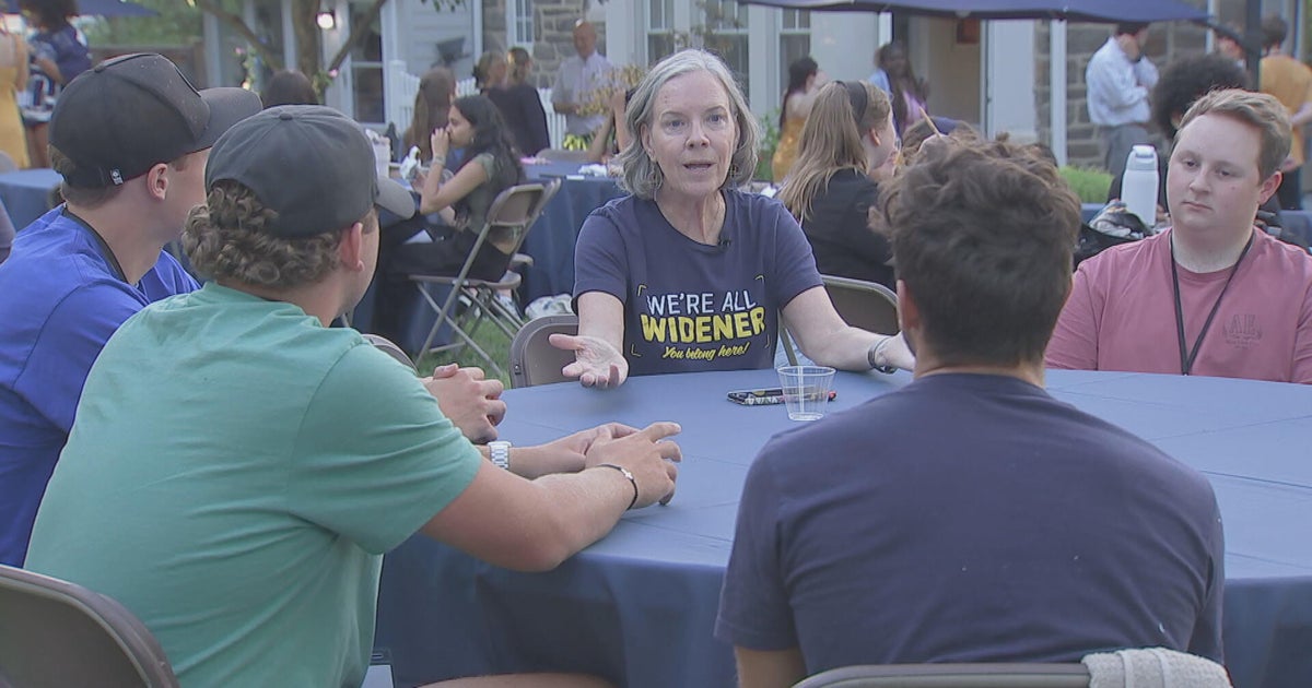Widener University president welcomes new students into her home for annual tradition