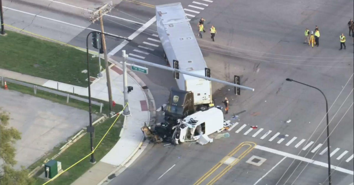 7 hurt, 2 critically, in Bridgeview crash between semi, work van - CBS ...